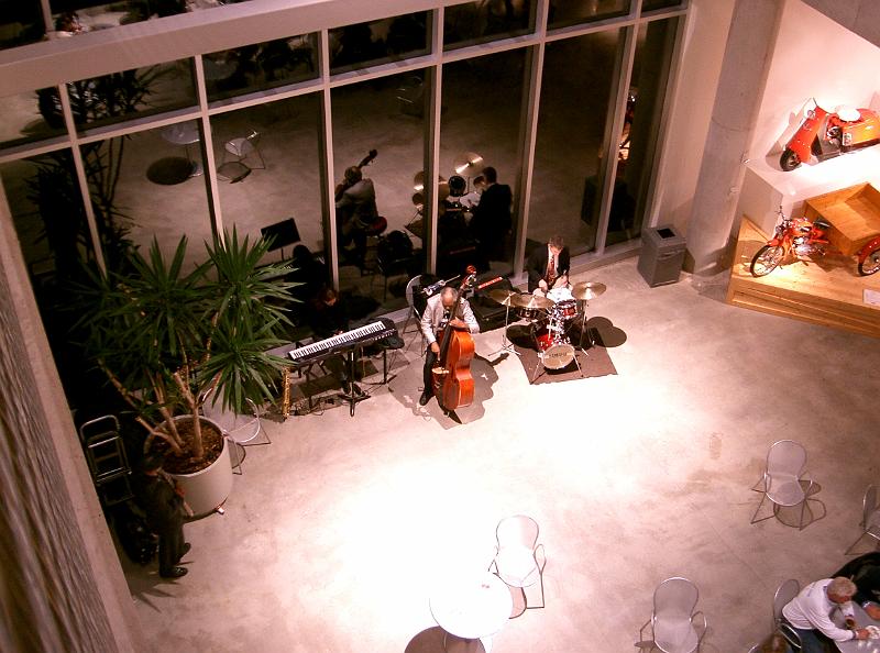CIMG2447.JPG - Jazz band at auction preview